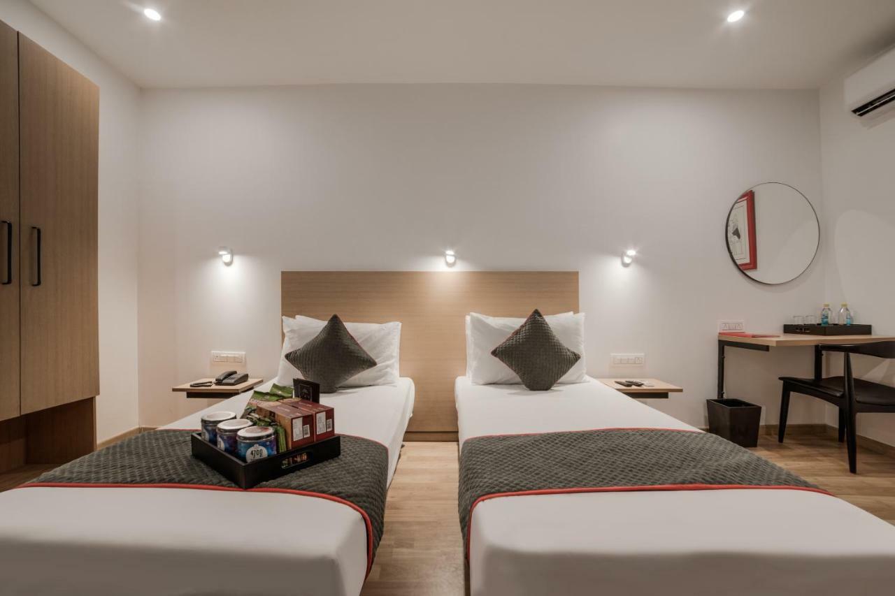 Oyo Townhouse 086 Pankha Road Hotel นิวเดลี ภายนอก รูปภาพ